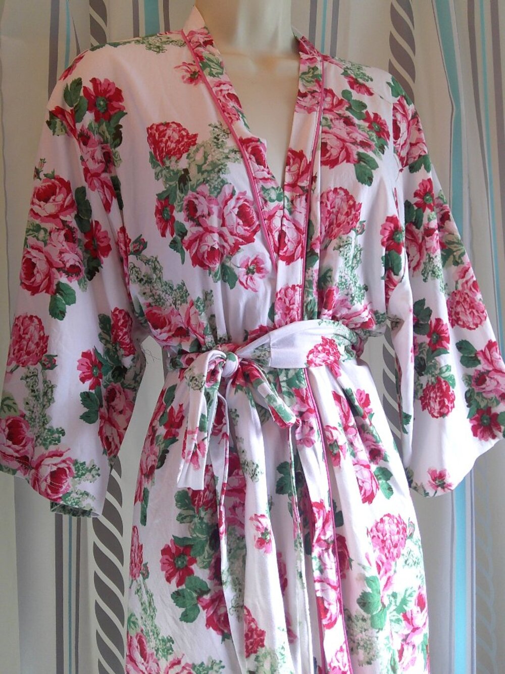 Flora by Flora Nikrooz Red/Pink Floral Wrap ROBE Buttery Soft Woman L/XL (12-14)
